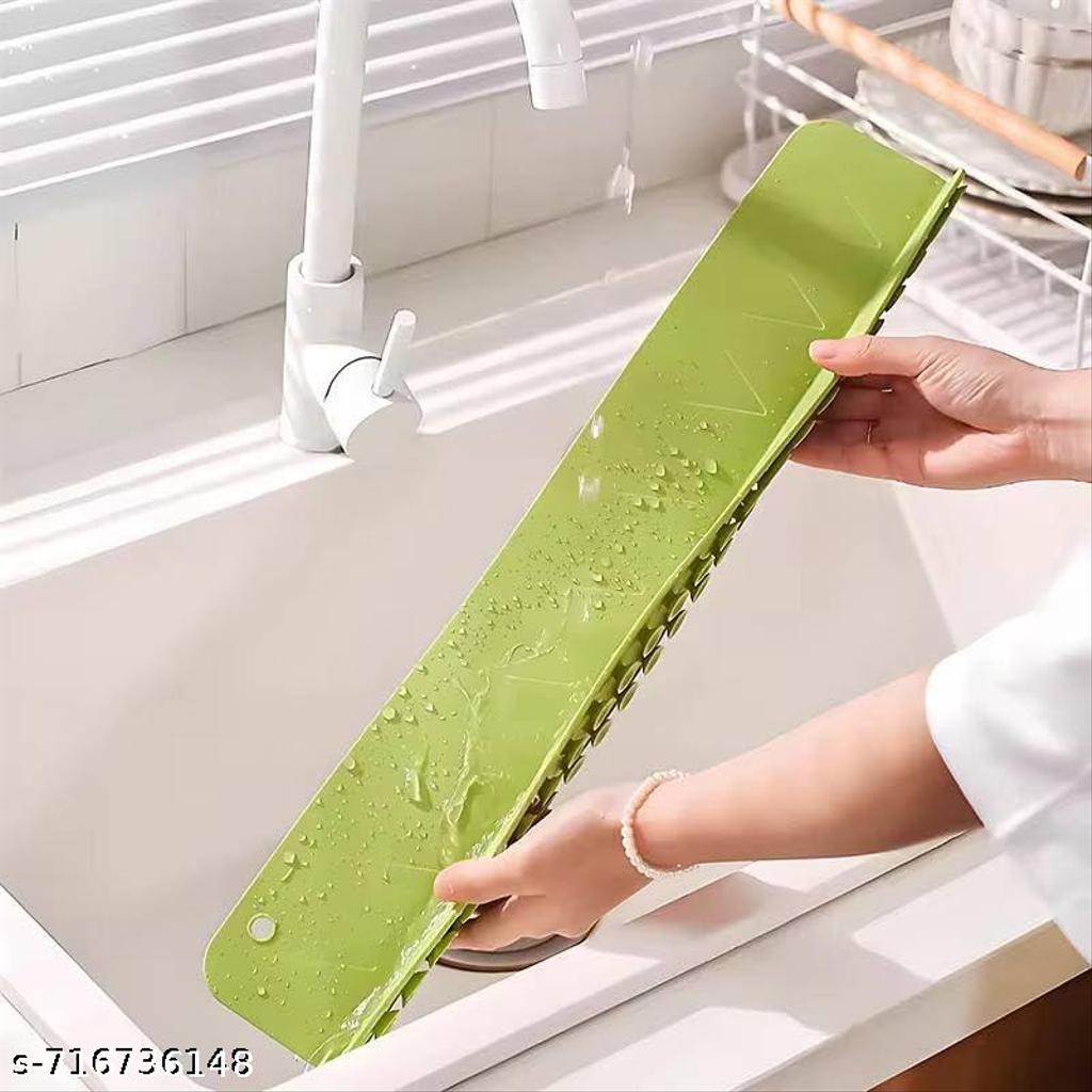 Silicone Sink Splash Guard with Suction Cups, Flexible Anti-Splash Baffle Plate & Countertop Protector, Water Blocking Barrier & Anti-Splatter Board for Kitchen and Bathroom Sinks